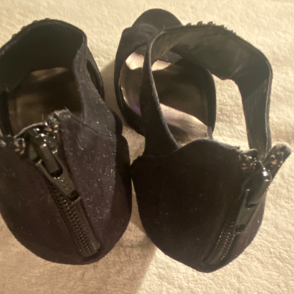 Candies. Black w/jewels. 8 1/2